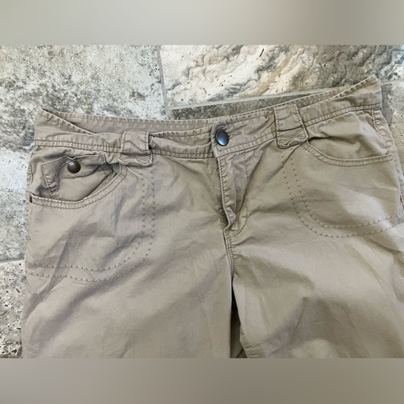 Calvin Klein Jeans Convertible Ankle Cargo Pants Womens Khaki Cotton 12 - Picture 4 of 9